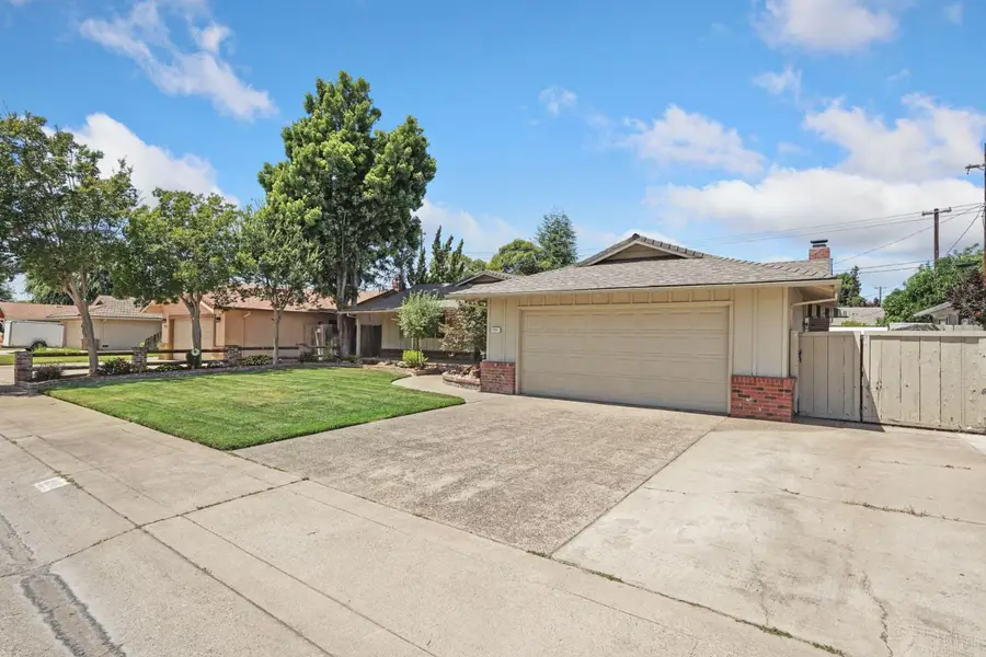 1711 W Tokay Street, Lodi, CA 95242 - #2