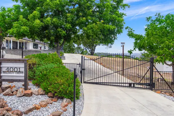 4001 Walnut Drive, Rescue, CA 95672