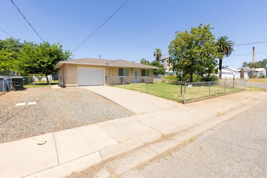 1208 Feather Avenue, Oroville, CA 95965 - #3