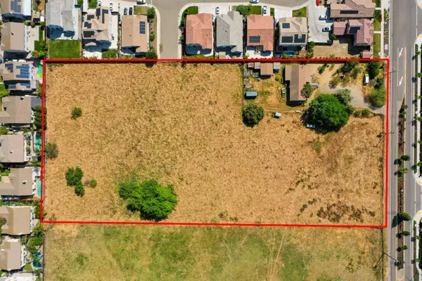 1957 W Woodward Avenue, Manteca, CA 95337