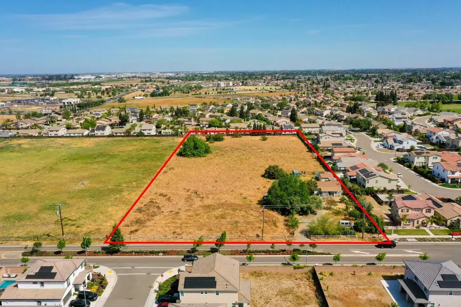 1957 W Woodward Avenue, Manteca, CA 95337 - #2