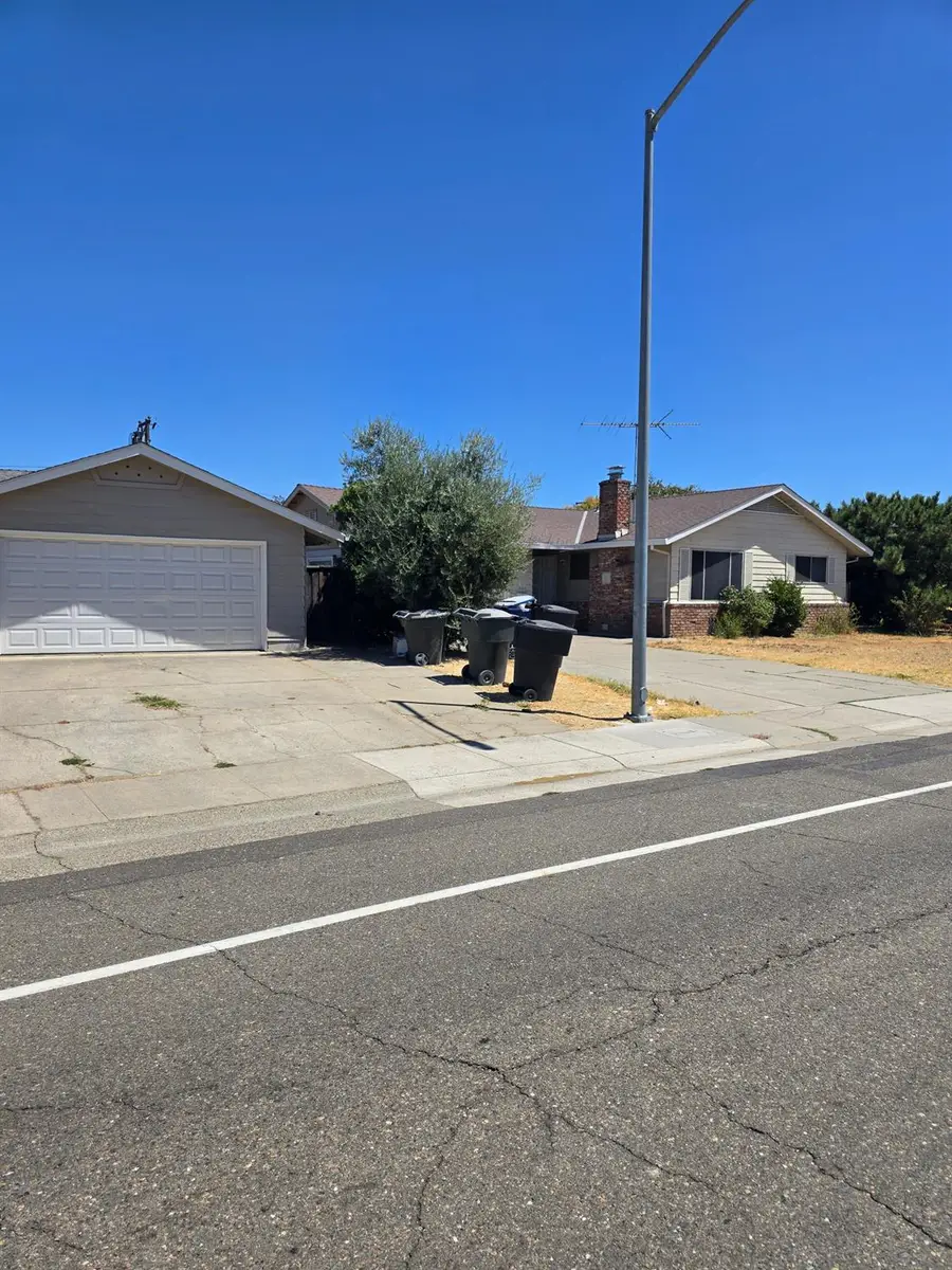 7233 Lindale Drive, Sacramento, CA 95828 - #2