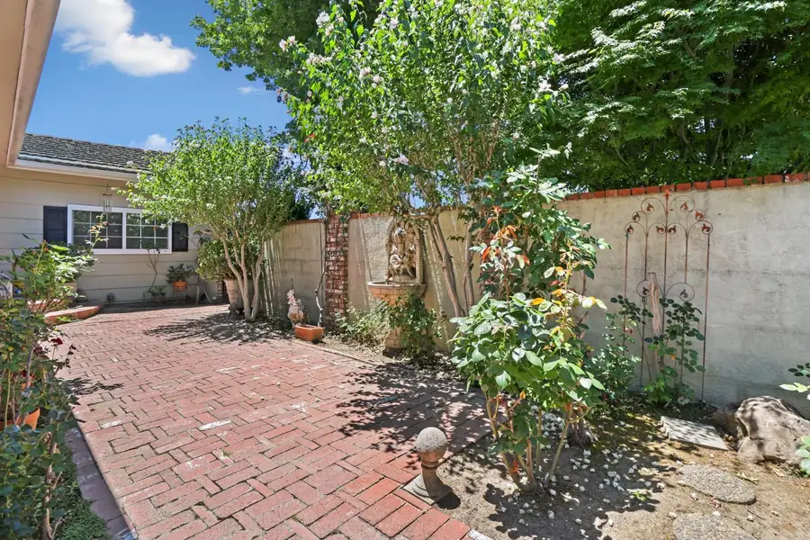 806 S Mills Avenue, Lodi, CA 95242 - #3