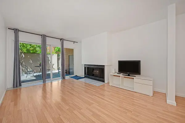 724 Woodside Lane East #6, Sacramento, CA 95825