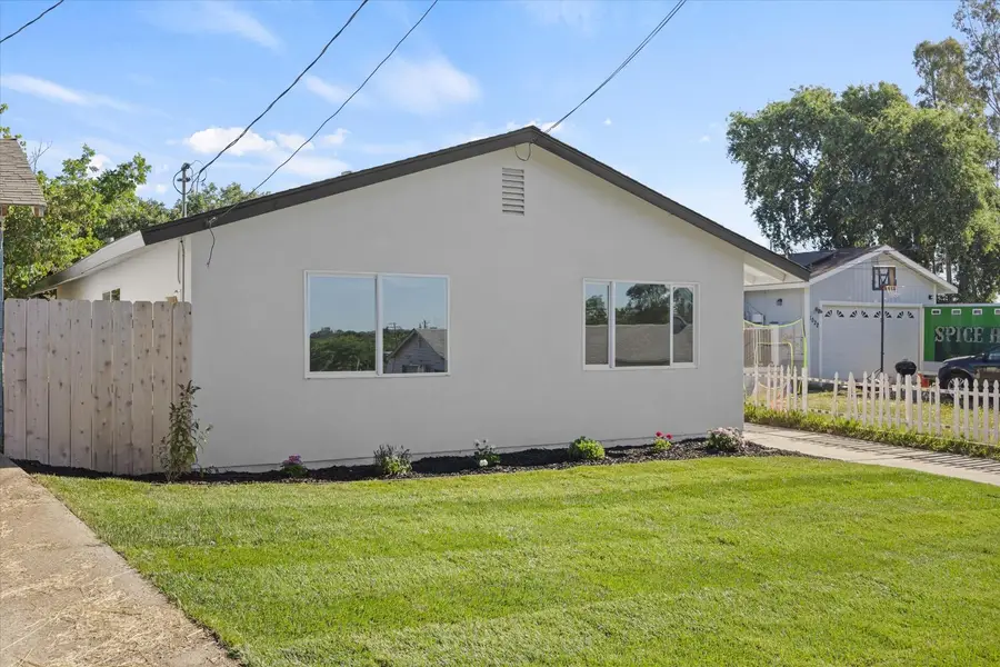 1028 Nevada Avenue, Oroville, CA 95965 - #2