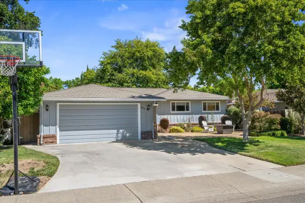 873 Royal Green Avenue, Sacramento, CA 95831