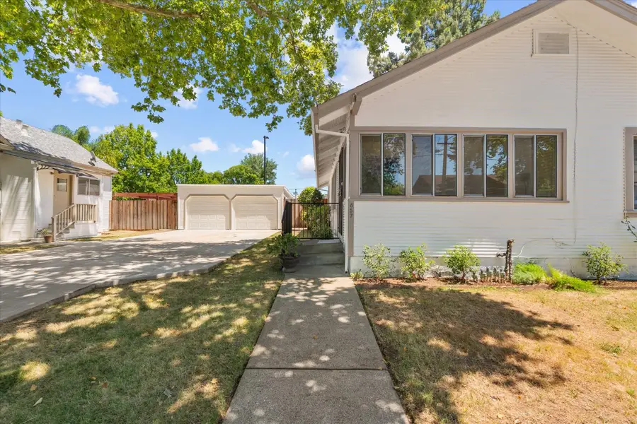857 38th Street, Sacramento, CA 95816 - #2