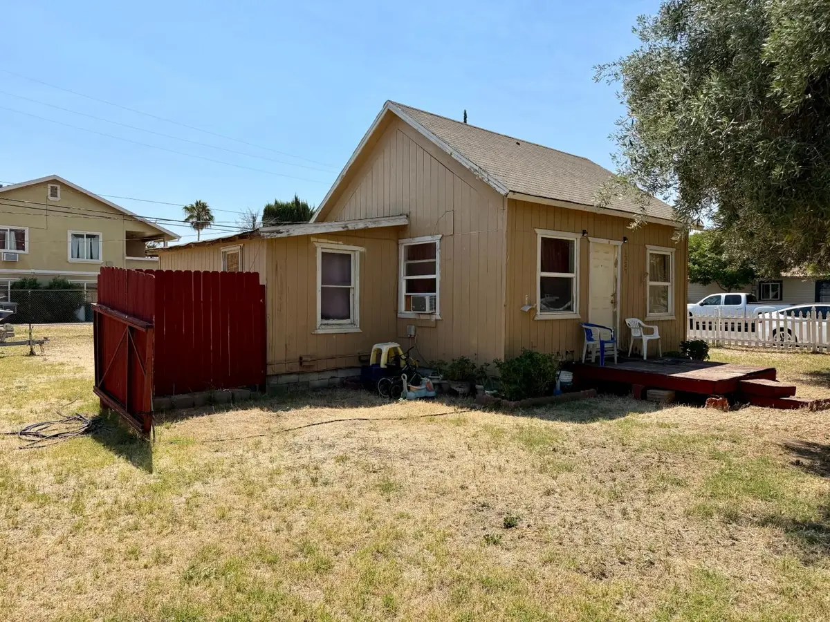 1733 Center Avenue, Dos Palos, CA 93620 - #1