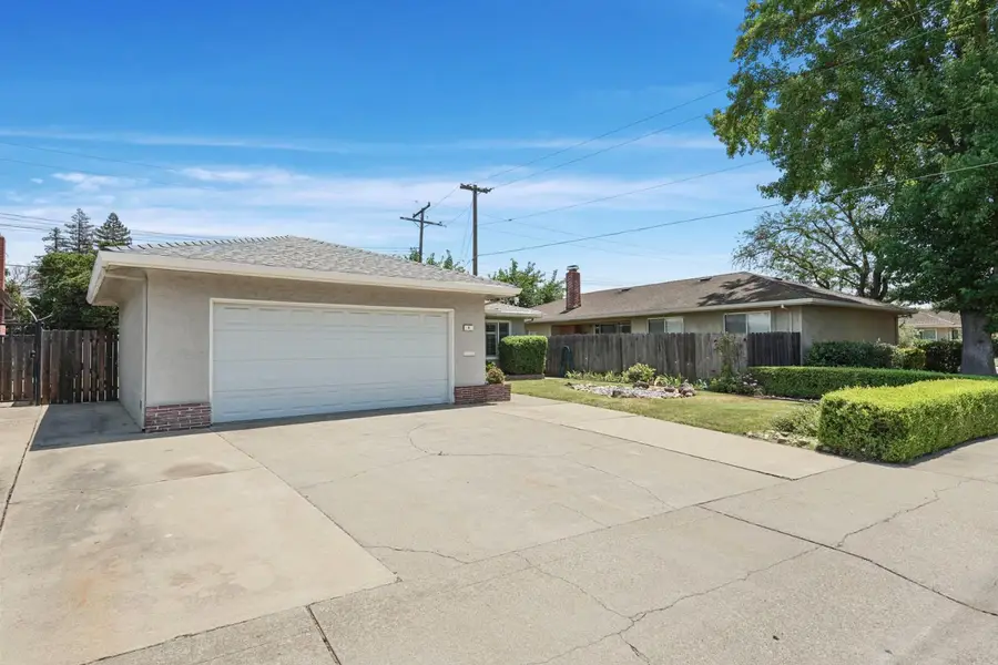 8 N Cambridge Drive, Lodi, CA 95242 - #2
