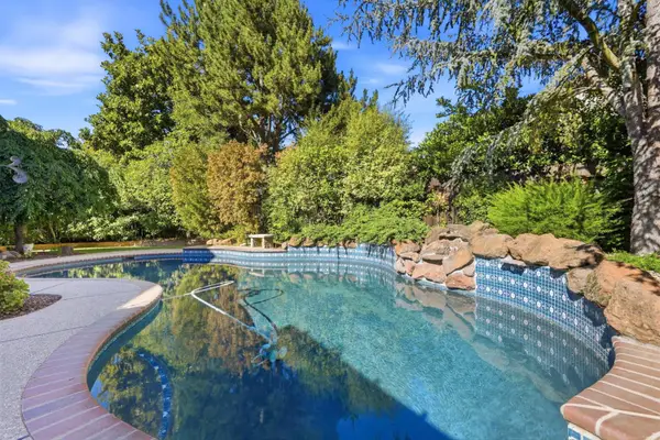 8804 Bradbury Court, Elk Grove, CA 95624