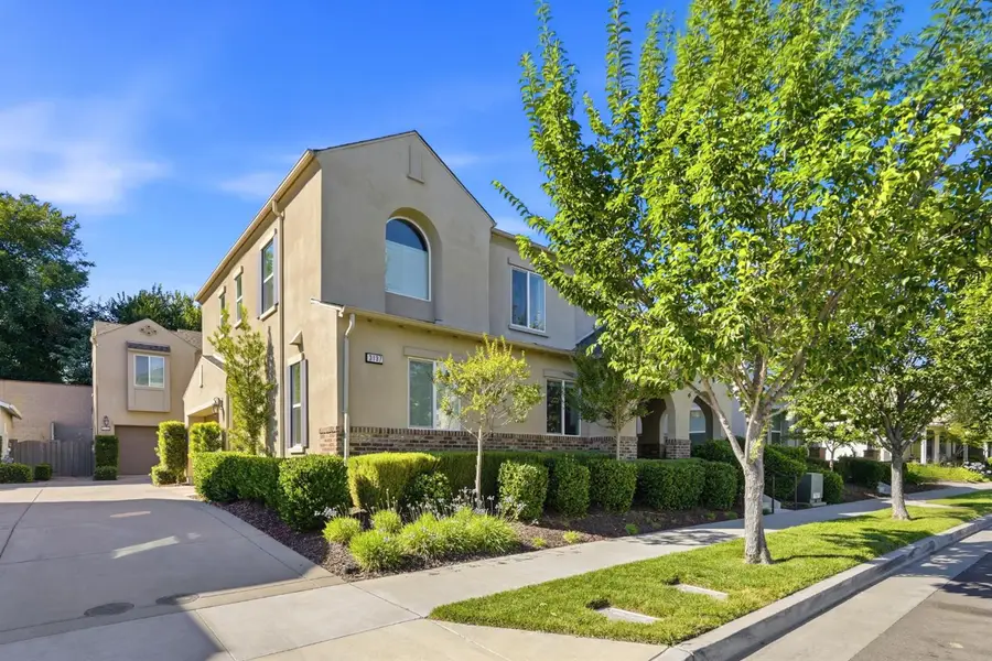 3137 Forney Way, Sacramento, CA 95816 - #3