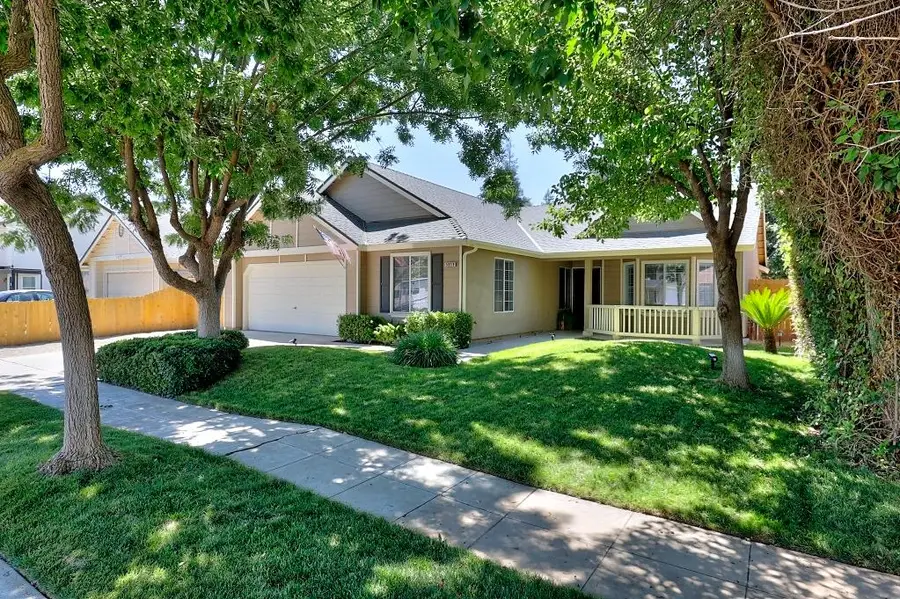5659 W Menlo Avenue, Fresno, CA 93722 - #3