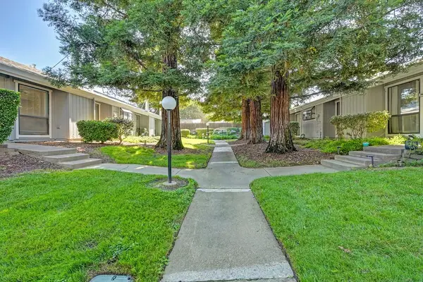 3667 Gold Creek Ln, Sacramento, CA 95827