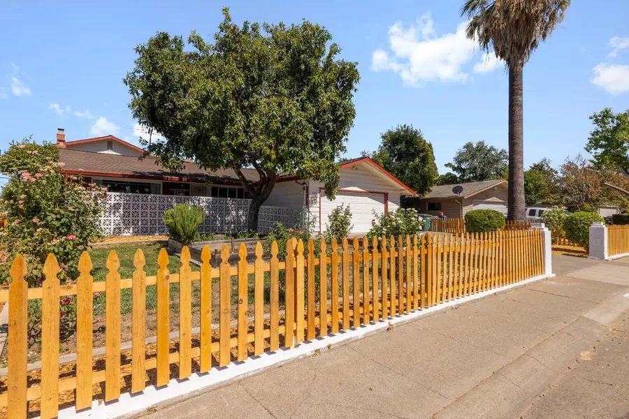 9133 Rosewood Drive, Sacramento, CA 95826 - #2