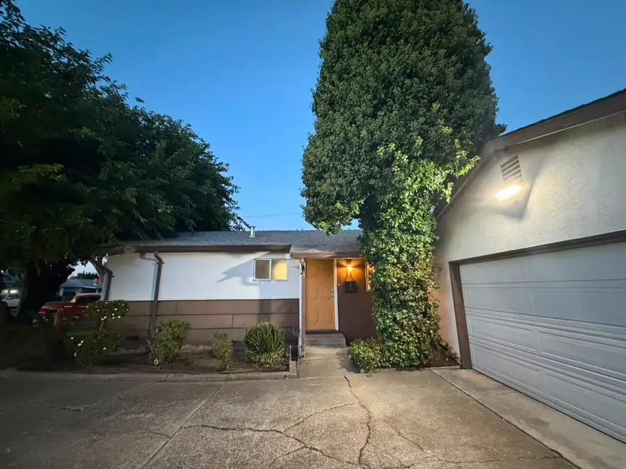 3032 Elmwood Avenue, Stockton, CA 95204 - #3