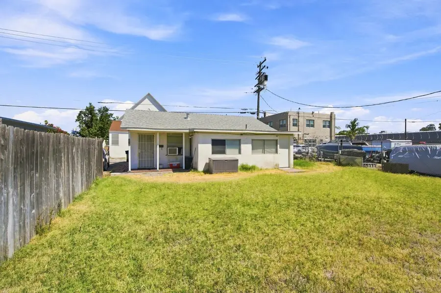 215 W 1st Street, Ripon, CA 95366 - #2