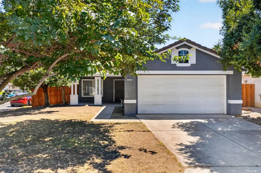 5529 W Norwich Avenue, Fresno, CA 93722 - #2