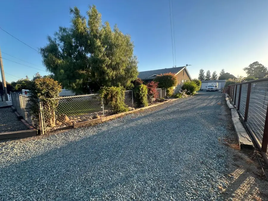 955 Elma St, Hickman, CA 95323 - #2