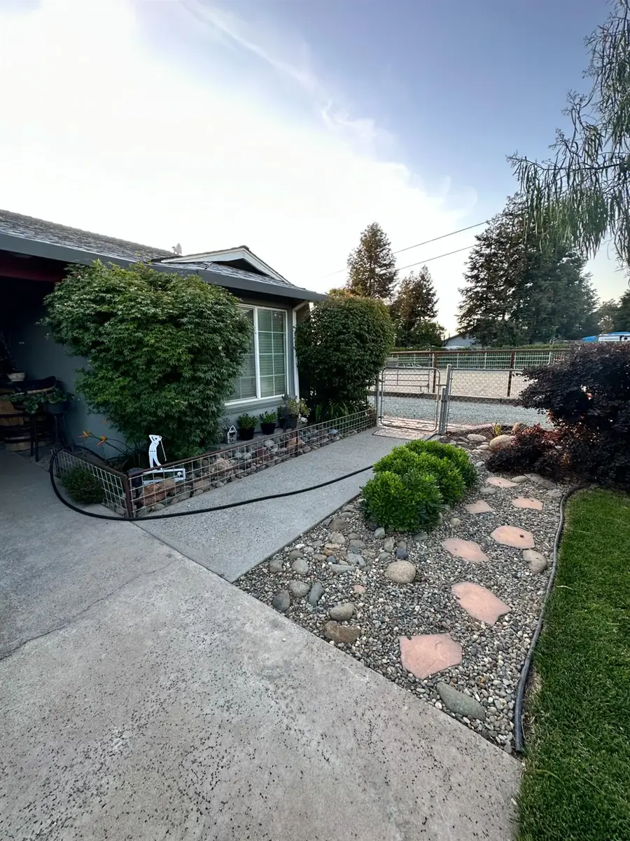 955 Elma St, Hickman, CA 95323 - #3