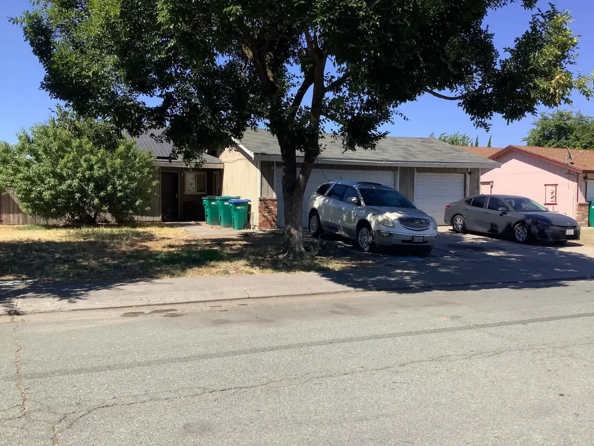 1909 SW Comstock Drive, Stockton, CA 95209 - #1