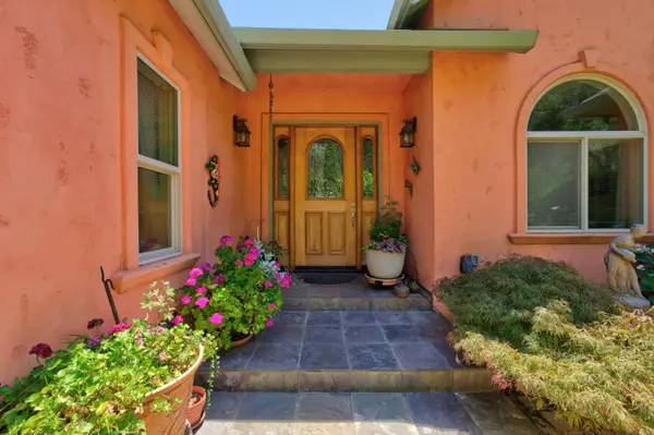 21987 Moss Rock Court, Grass Valley, CA 95949