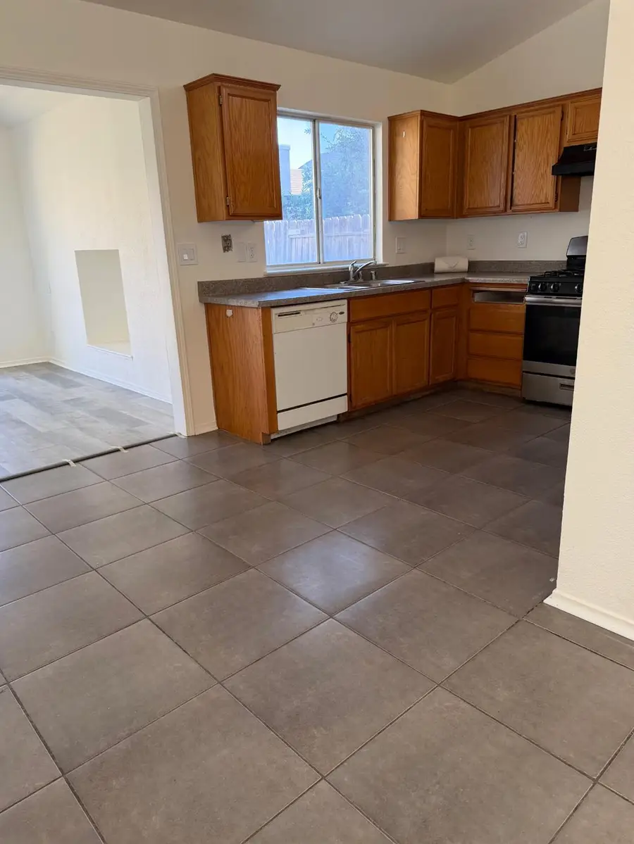 2169 Laguna Way, Los Banos, CA 93635 - #3