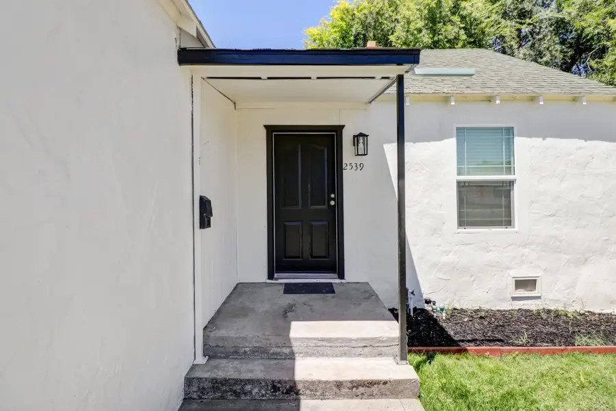 2539 Clay Street, Sacramento, CA 95815 - #2