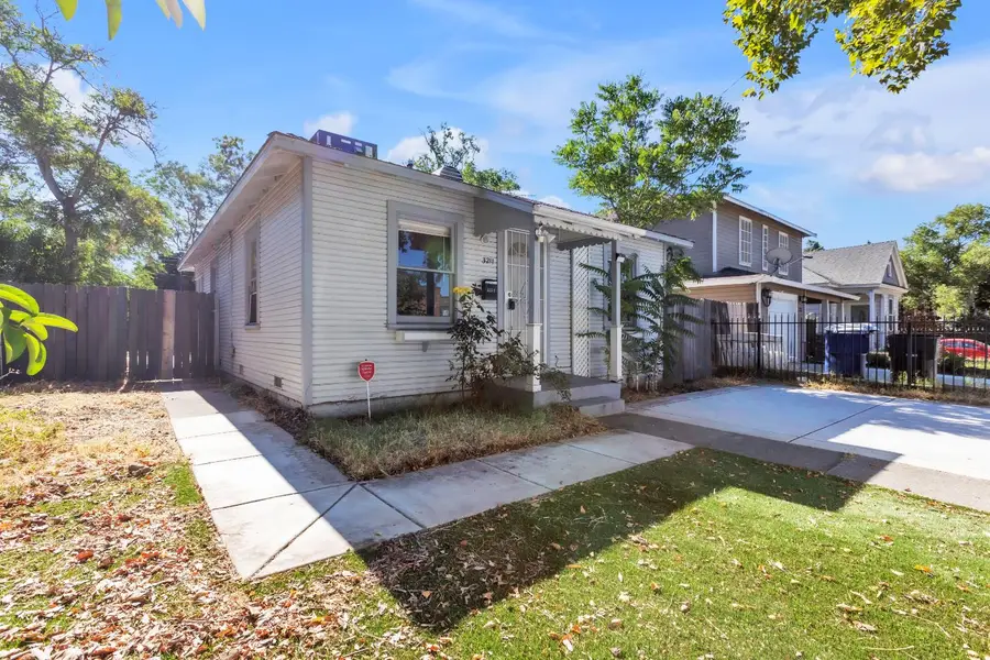 3211 32nd St, Sacramento, CA 95817 - #3