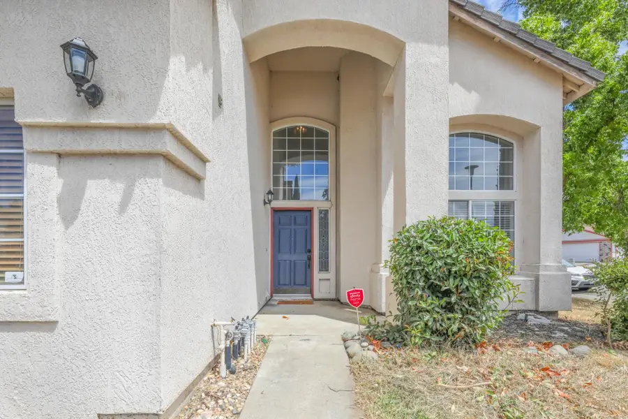 6937 Hollybrook Drive, Sacramento, CA 95823 - #2