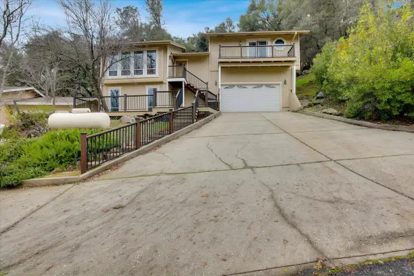 18864 Jayhawk Drive, Penn Valley, CA 95946