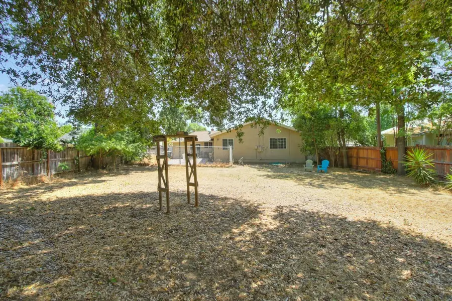 3917 Loreto, Sacramento, CA 95821 - #2