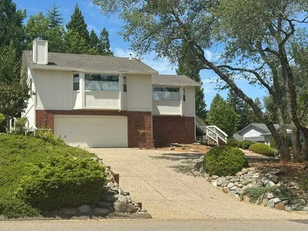 2720 Sandhurst Drive, Cameron Park, CA 95682