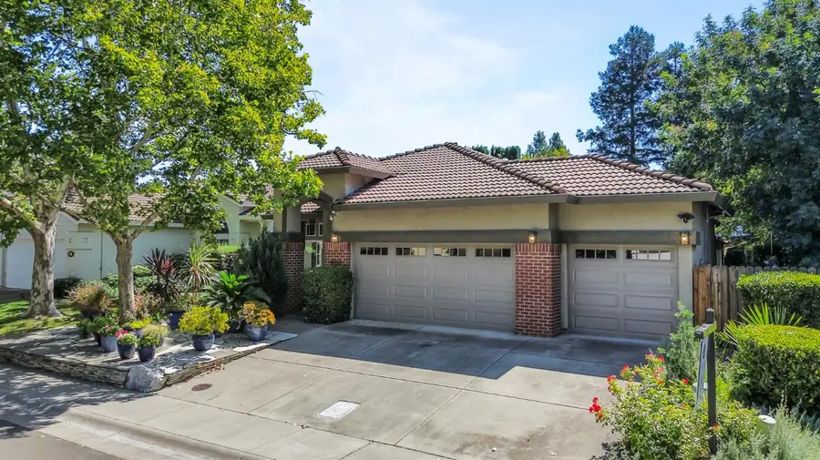 908 Santiago Street, Davis, CA 95618 - #2