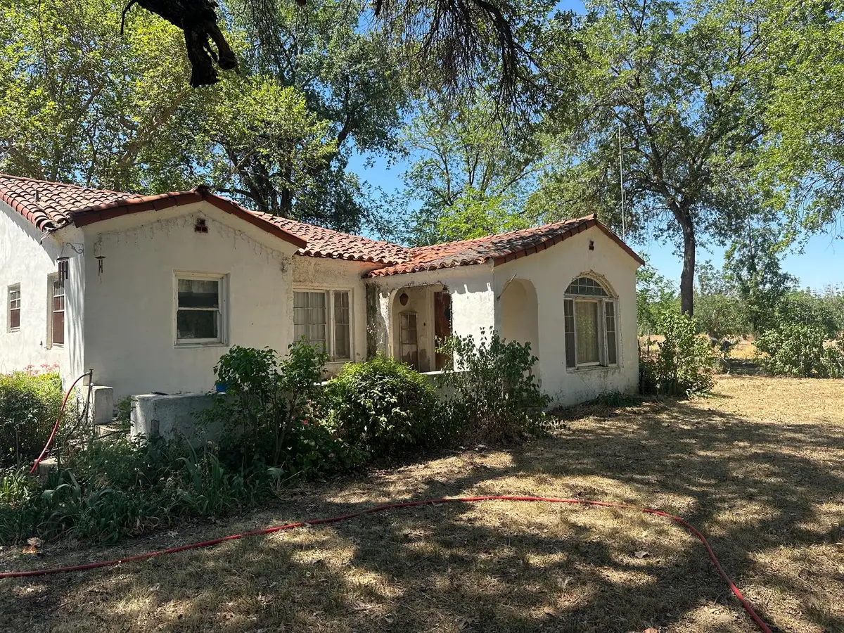 5721 E Riverdale Avenue, Laton, CA 93242 - #1