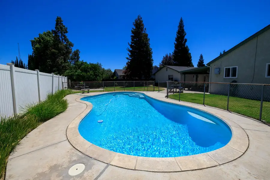 606 Palm Avenue, Ripon, CA 95366 - #2
