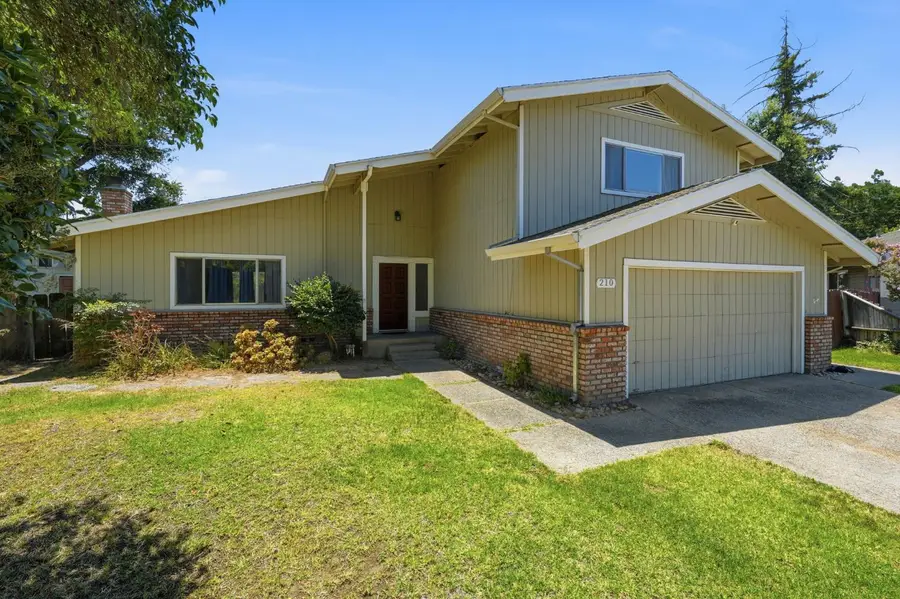 210 Laurel Court, Ripon, CA 95366 - #2