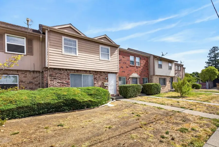 4221 Brookfield Drive, Sacramento, CA 95823 - #2