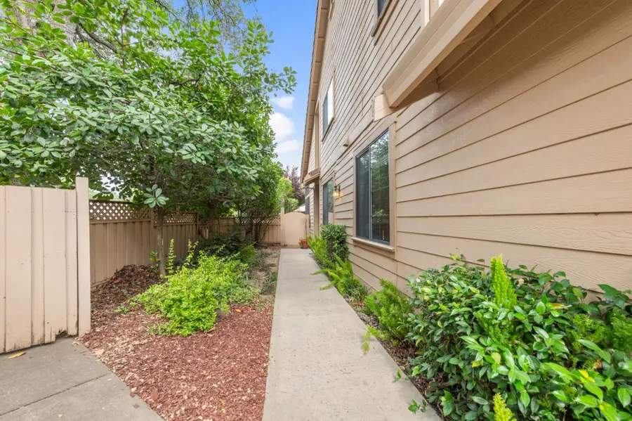7431 Black Tree Ln, Citrus Heights, CA 95610 - #2