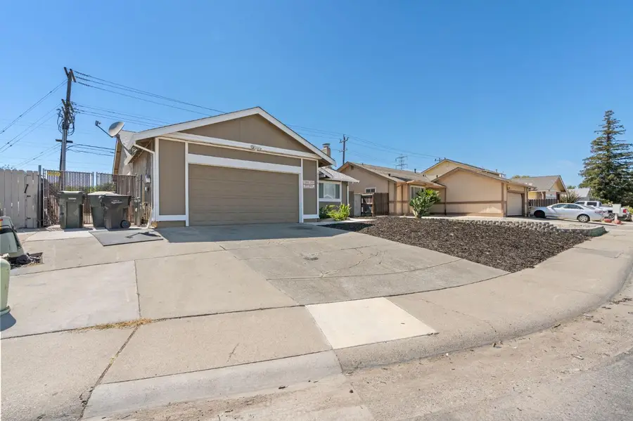 8116 Steinbeck Way, Sacramento, CA 95828 - #2