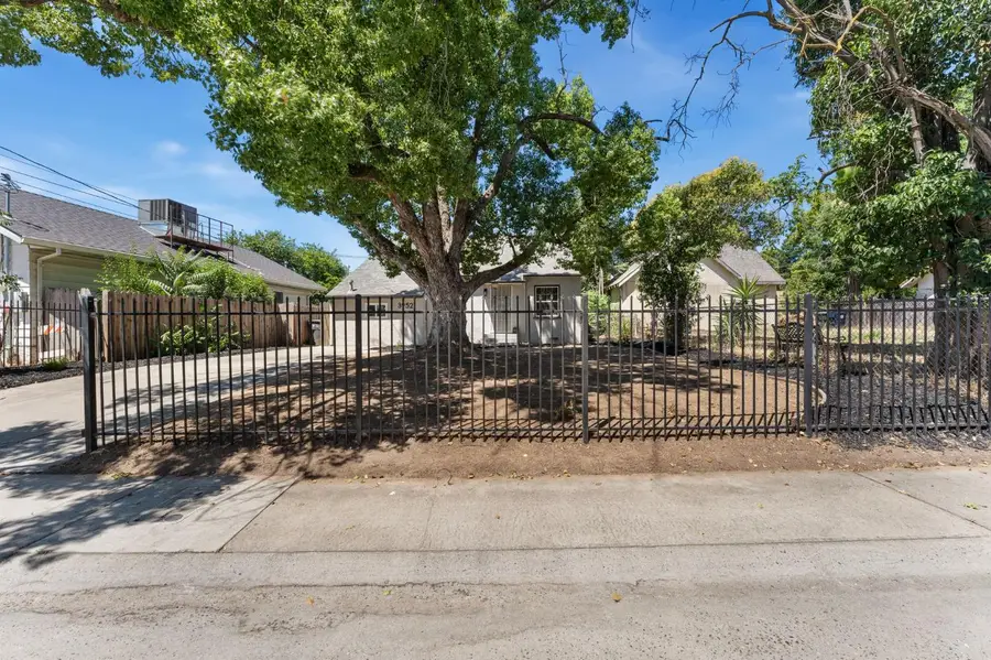 3952 28th Street, Sacramento, CA 95820 - #2