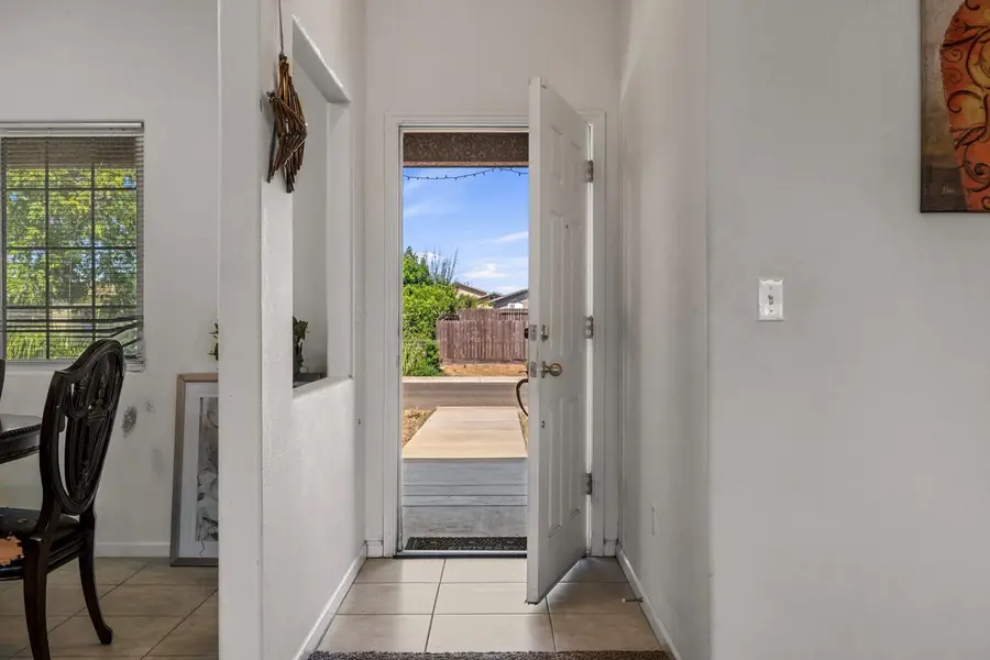 6902 Falcon Avenue, Winton, CA 95388 - #3