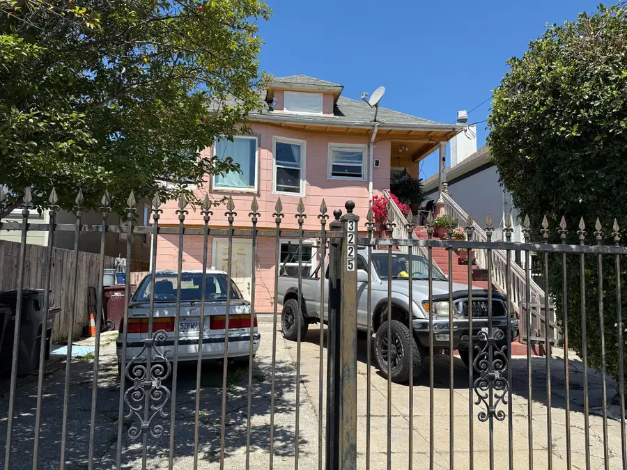 3227 Chestnut Street, Oakland, CA 94608 - #3