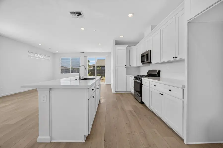 501 Fox Hunt Way, Rio Linda, CA 95673 - #2