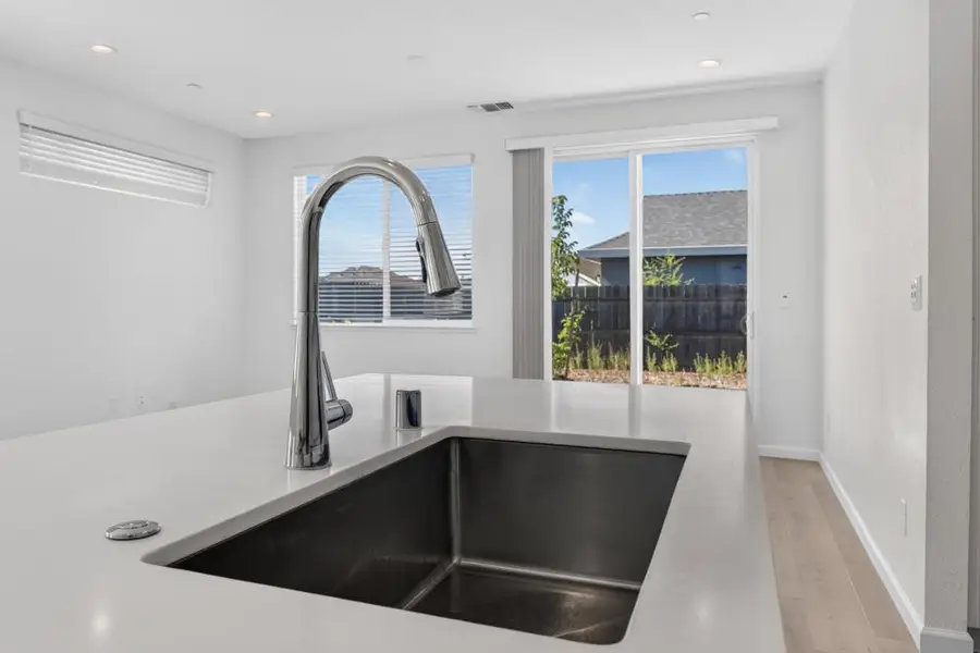 501 Fox Hunt Way, Rio Linda, CA 95673 - #3