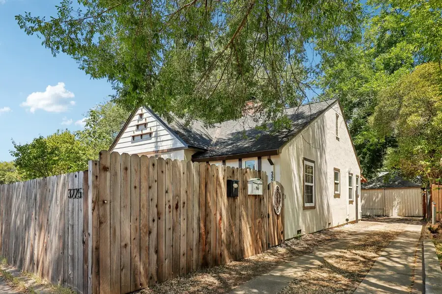 3225 12th Avenue, Sacramento, CA 95817 - #2
