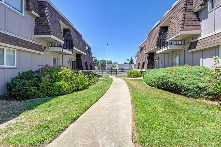 5618 Hillsdale Boulevard #B, Sacramento, CA 95842 - #2