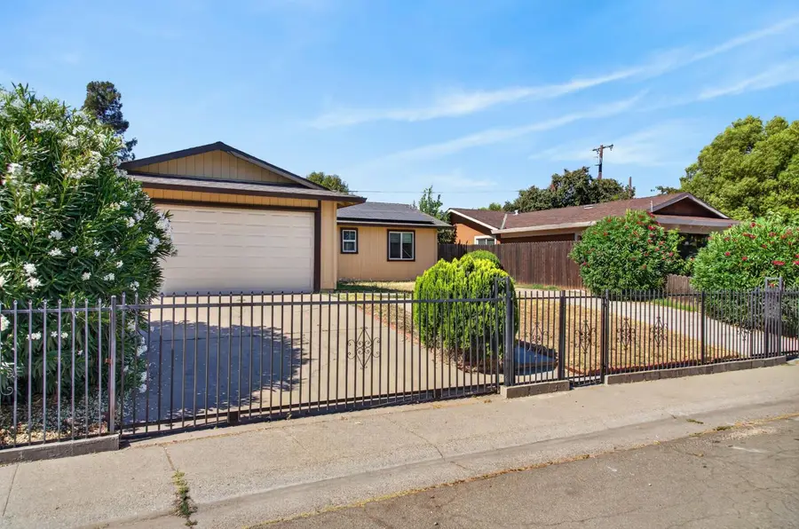 261 Graves Avenue, Sacramento, CA 95838 - #2
