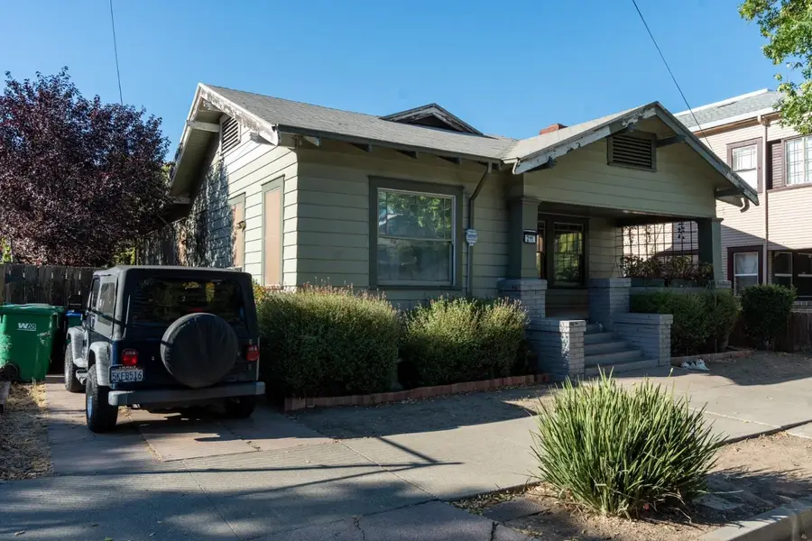 211 E Willow Street, Stockton, CA 95202 - #2