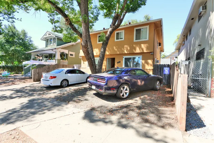 1725 V Street, Sacramento, CA 95818 - #3