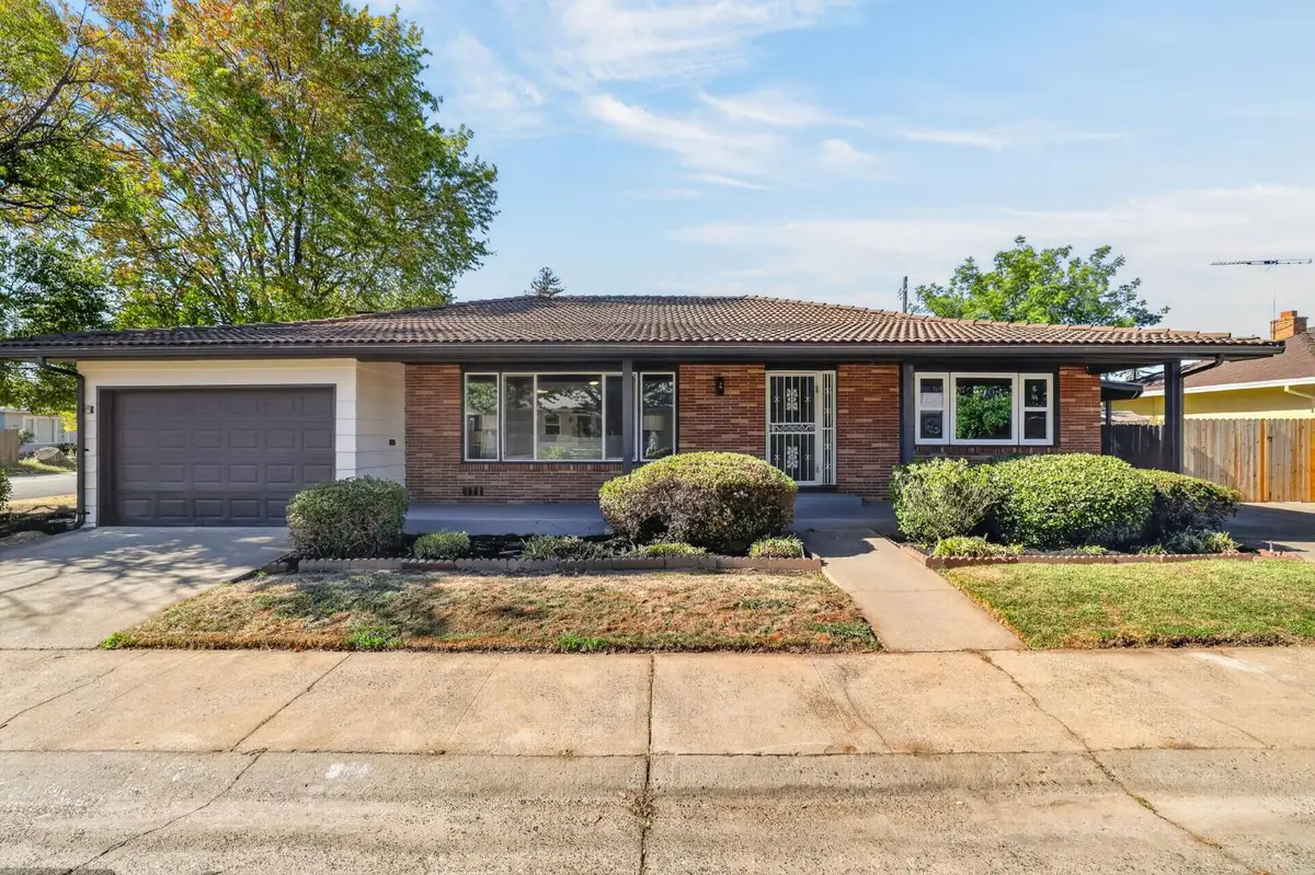 5811 11th Ave, Sacramento, CA 95820 - #1